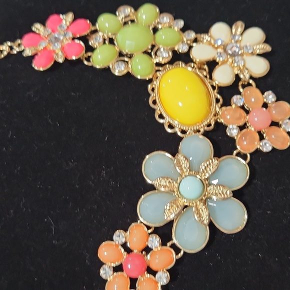 Spring Necklace - Picture 2 of 2